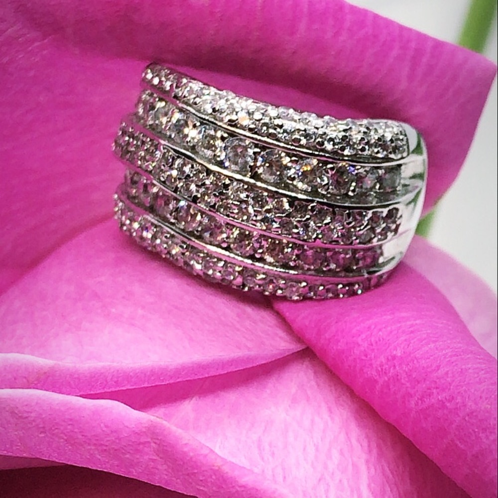 Silver Ring With Diamond Cut Zirconia
